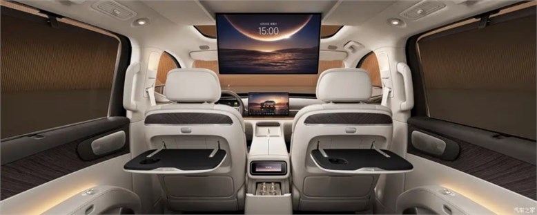 Leapmotor показал салон нового флагманского кроссовера D19