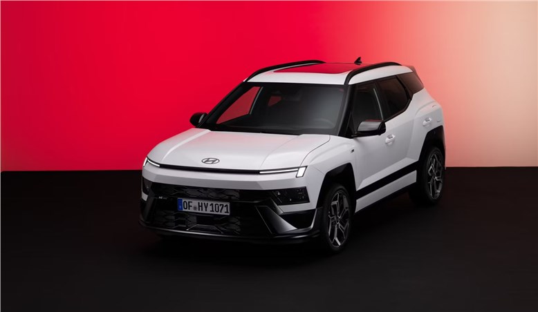 Новый Hyundai Bayon стал похож на Tucson и впервые получил гибридную версию