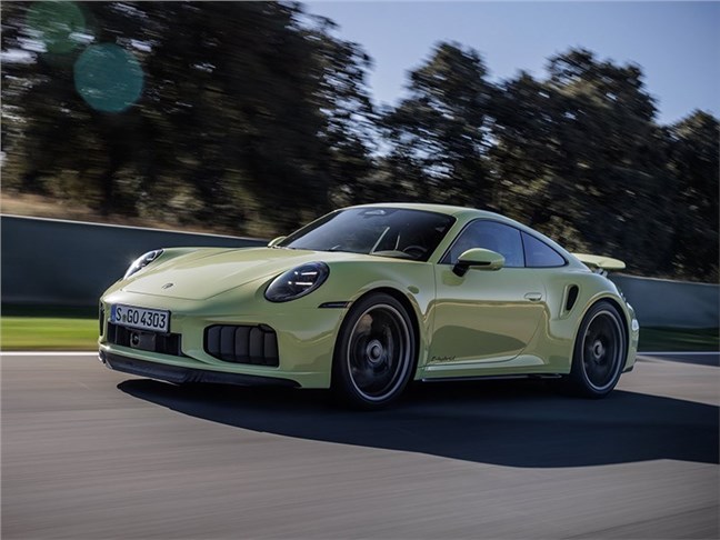 Porsche не спешит прощаться с бензином