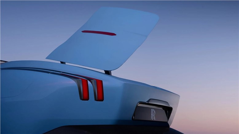Rolls-Royce 15 000 раз проверит багажник родстера Nightingale