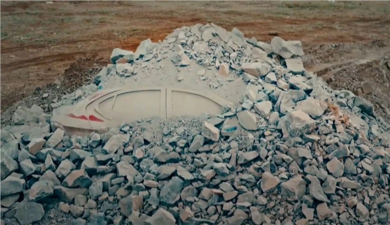 Tata завалила новый седан Aeris 20 тоннами камней
