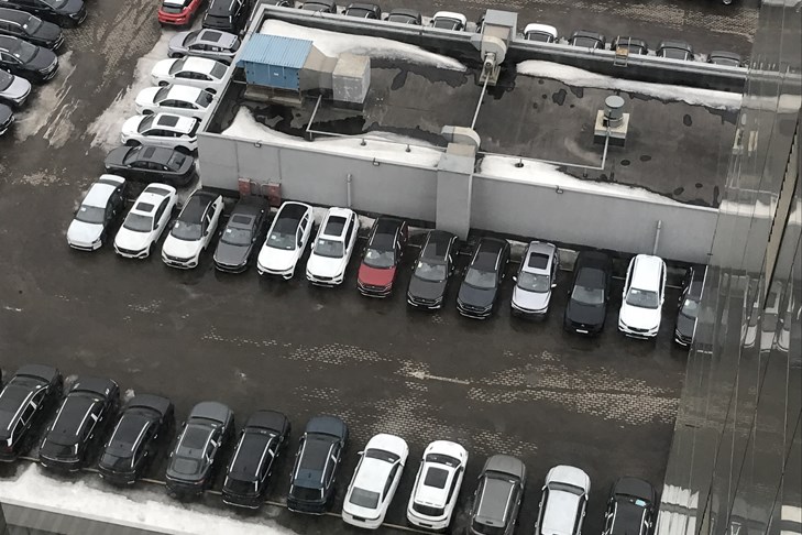 «Ждуны», дорогие кредиты и переполненные склады
