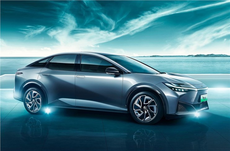 Toyota на домашнем рынке продает меньше 20 электромобилей в месяц