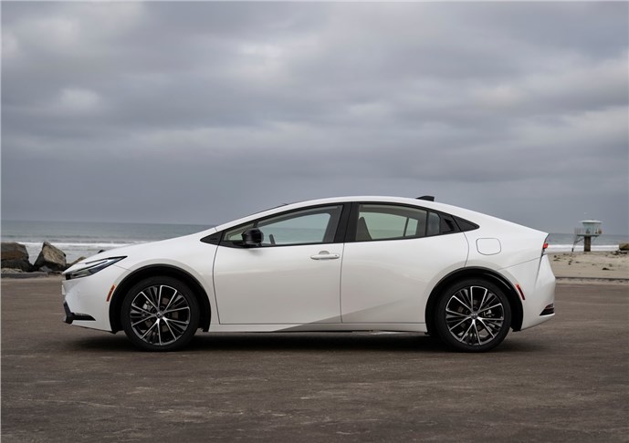 Toyota отзывает десятки тысяч Prius из-за риска внезапного открытия дверей