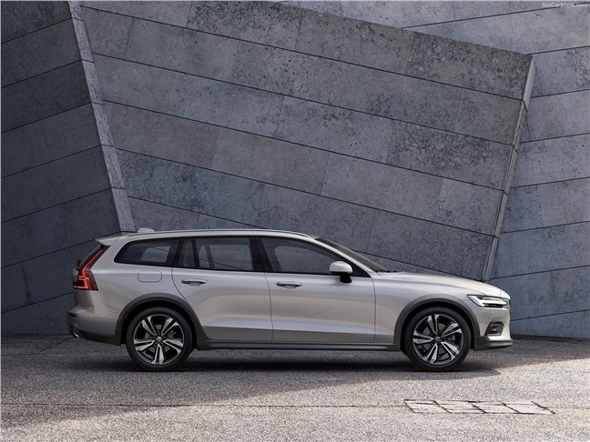 Вагонная генетика: есть ли претензии к наследственности Volvo V60 Cross Country