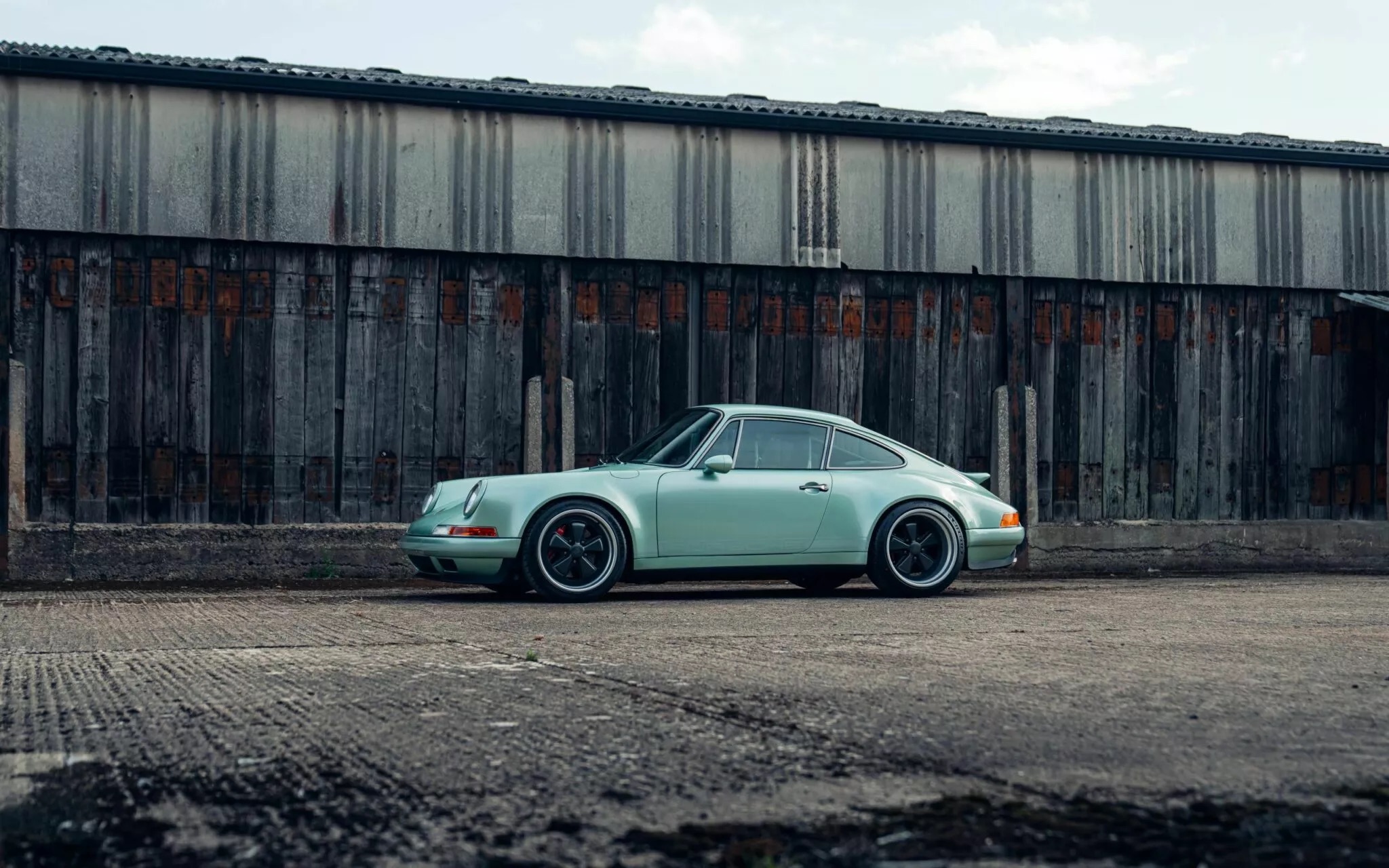 Анонс тест-драйва Theon Design показала рестомод 911