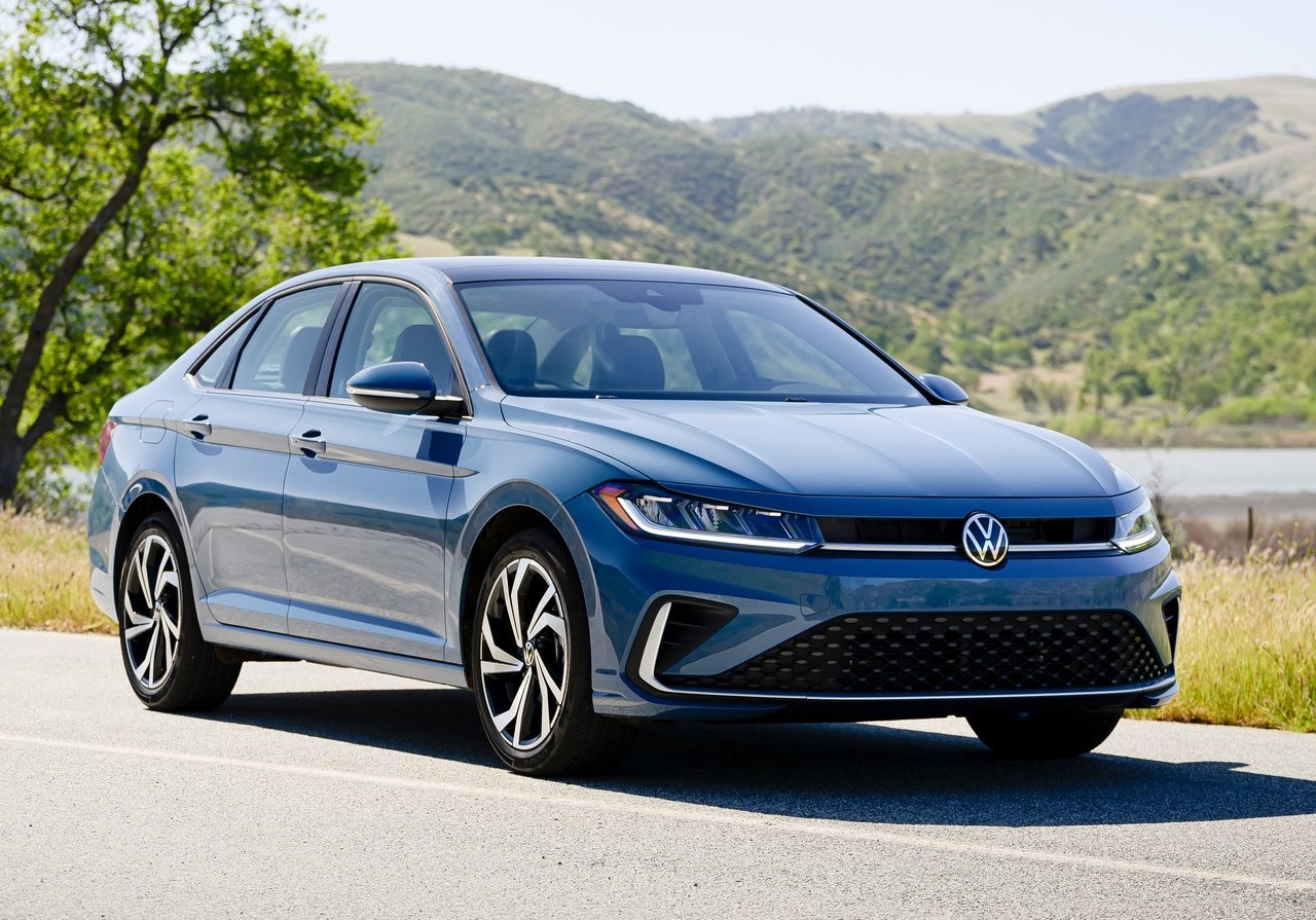 Анонс тест-драйва Volkswagen отзывает десятки тысяч седанов Jetta из-за риска возгорания