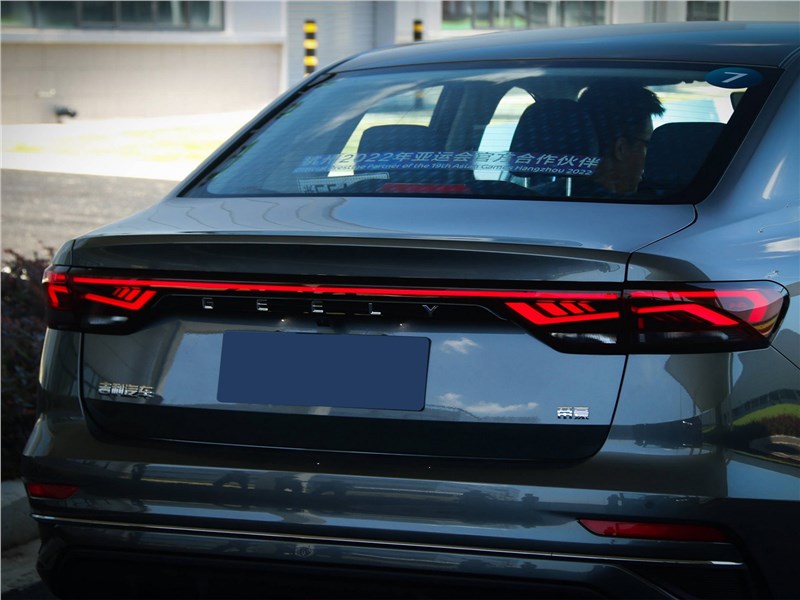 Geely Emgrand 2022 седан
