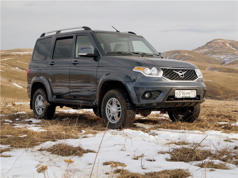 UAZ Patriot 2016 вид спереди