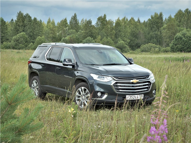 Chevrolet Traverse 2018 вид спереди