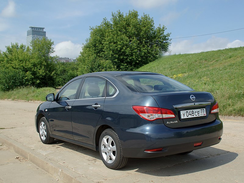 Nissan Almera 2013 вид сзади