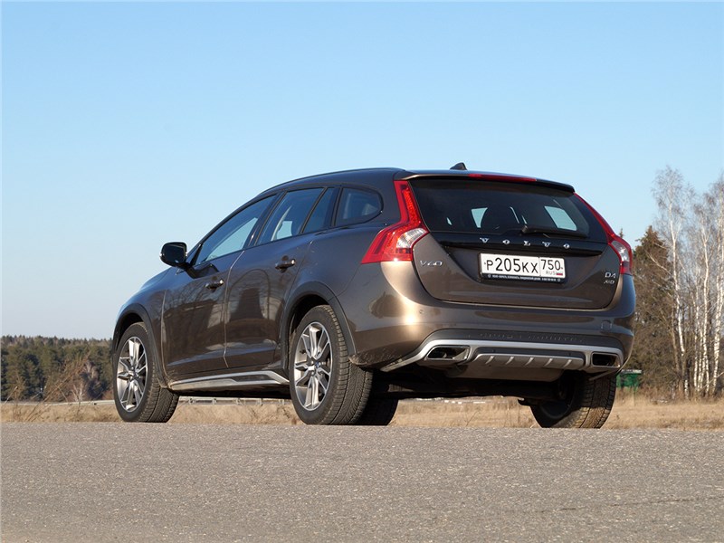 Volvo V60 Cross Country 2015 вид сзади