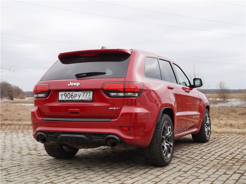 Jeep Grand Cherokee 2013 вид сзади