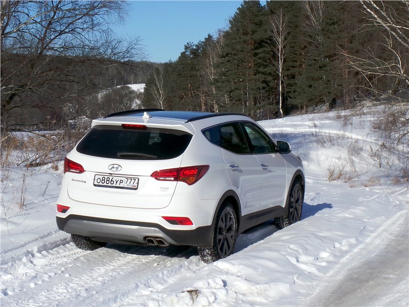 Hyundai Santa Fe 2015 вид сзади