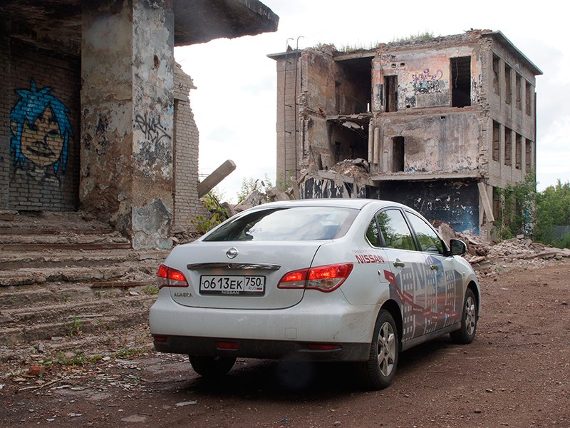 Nissan Almera 2014 вид сзади