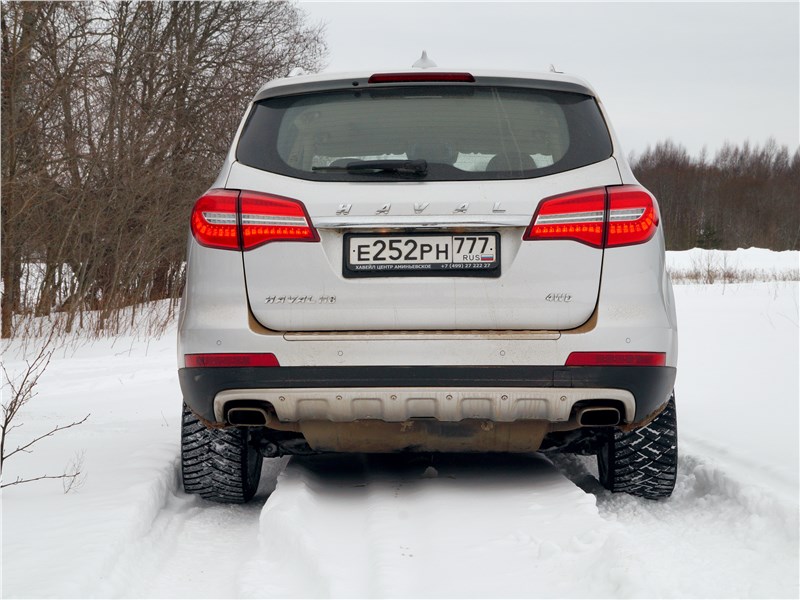 Haval H8 2015 вид сзади