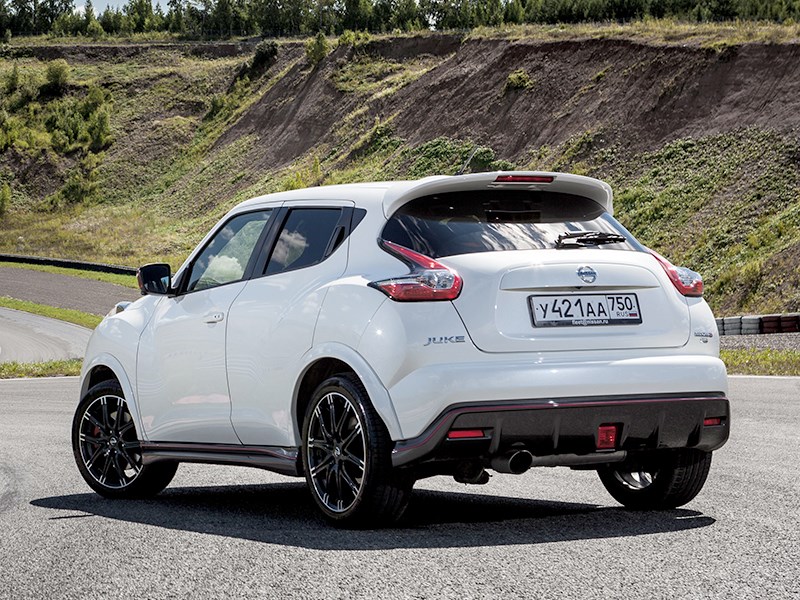 Nissan Juke Nismo RS 2015 вид сзади