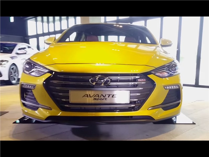 Hyundai Elantra Sport 2017 вид спереди желтая