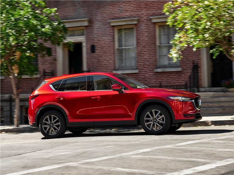 Mazda CX-5 2017 вид сбоку