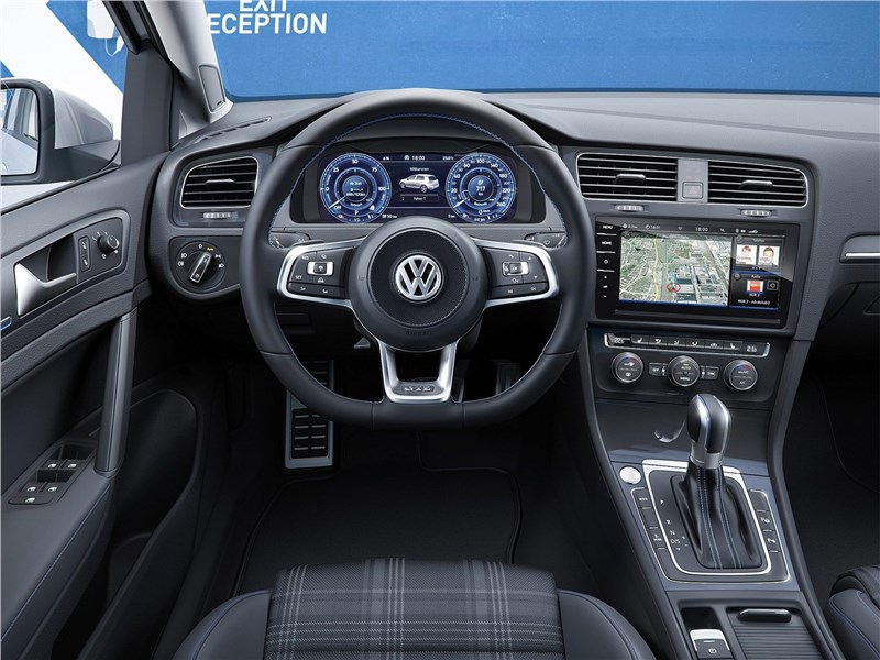 Volkswagen Golf 2017 водительское место