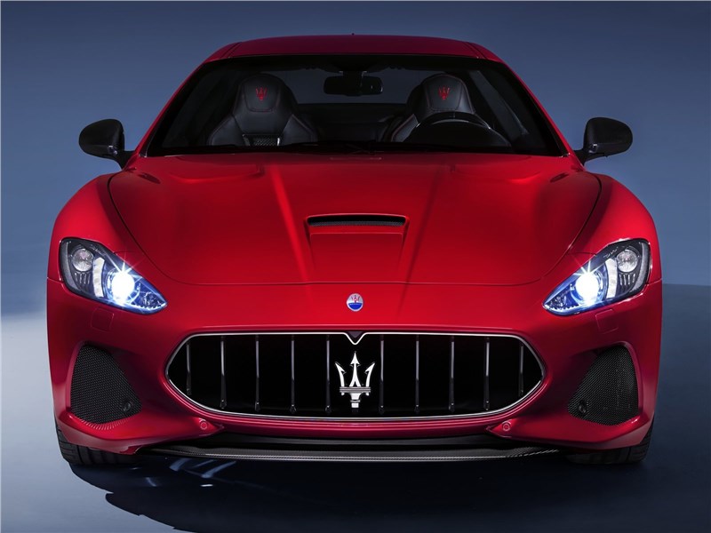 Maserati GranTurismo 2018 вид спереди