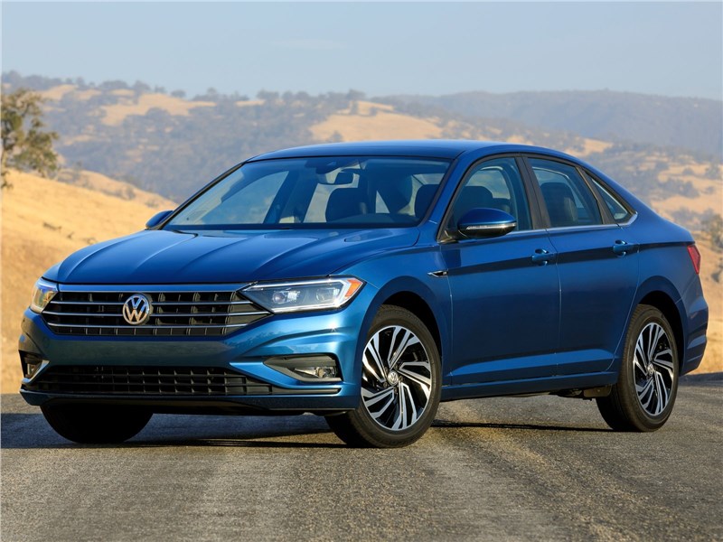 Volkswagen Jetta 2019 вид спереди сбоку