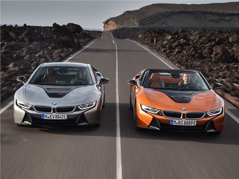 BMW i8 Coupe 2019 вид спереди