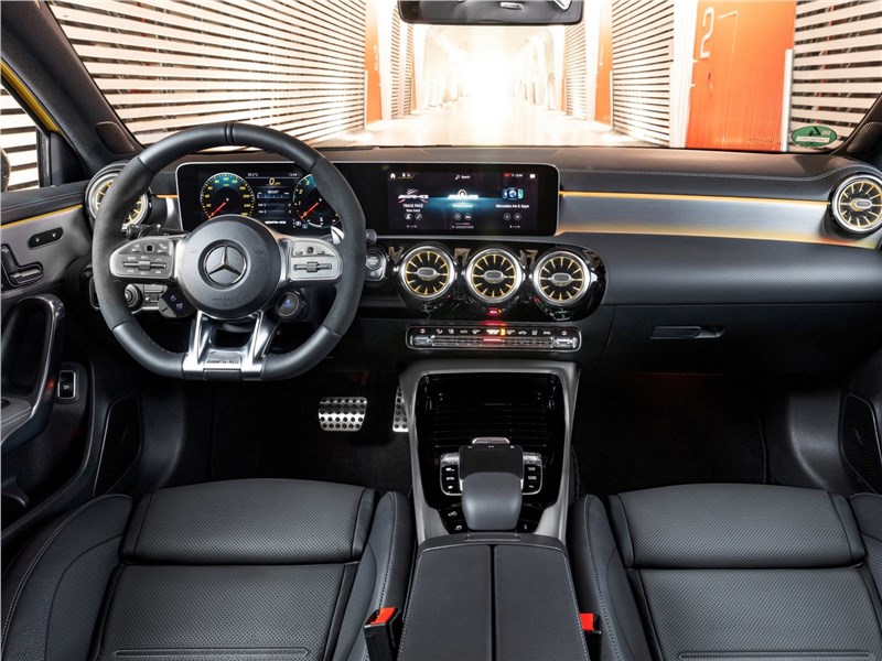 Mercedes-Benz A35 AMG 4Matic 2019 салон