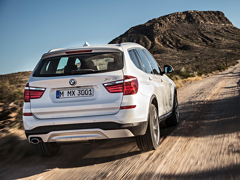 BMW X3 2014 вид сзади фото 4