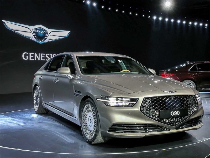 Hyundai Genesis G90 2019 вид спереди