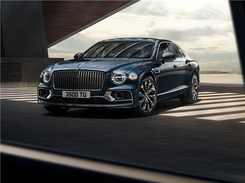 Bentley Flying Spur 2020 вид спереди