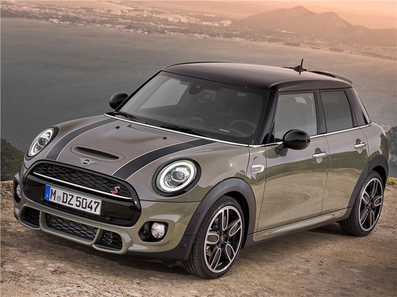 Mini Cooper S 5-door 2019 вид спереди