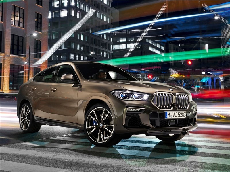 BMW X6 M50i 2020 вид спереди