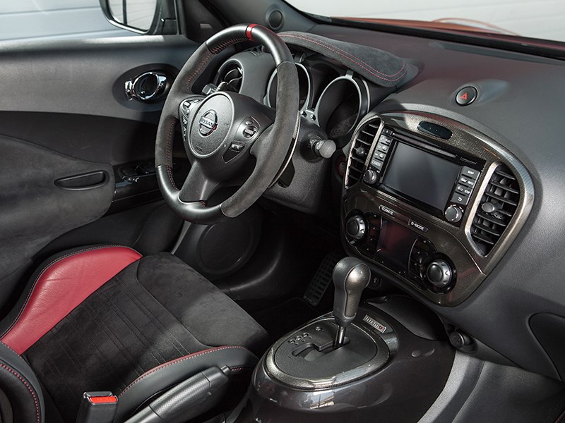 Nissan Juke Nismo RS 2015 салон