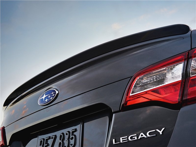 Subaru Legacy 2018 задний спойлер