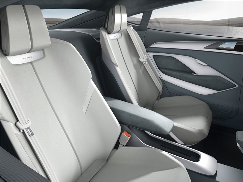 Audi e-tron Sportback Concept 2017 задние кресла