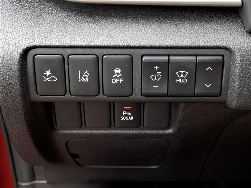 Mitsubishi Eclipse Cross 2018 кнопки