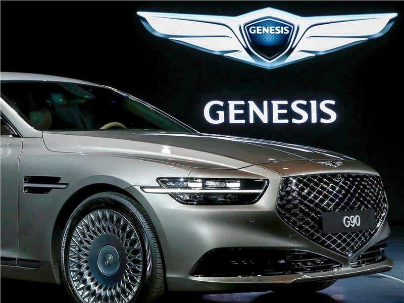Hyundai Genesis G90 2019 вид спереди