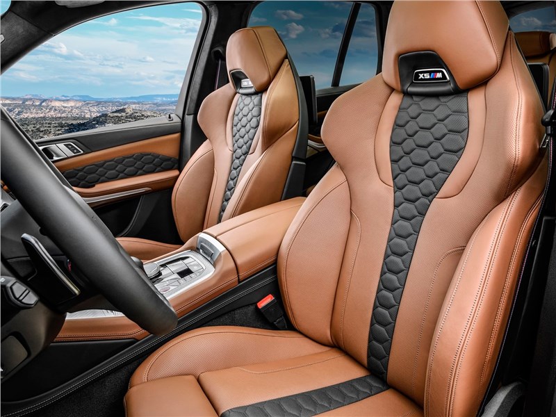 BMW X5 M 2020 передние кресла