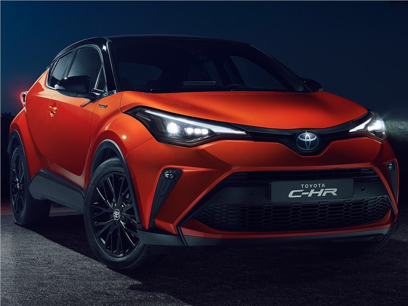 Toyota C-HR 2020 вид спереди