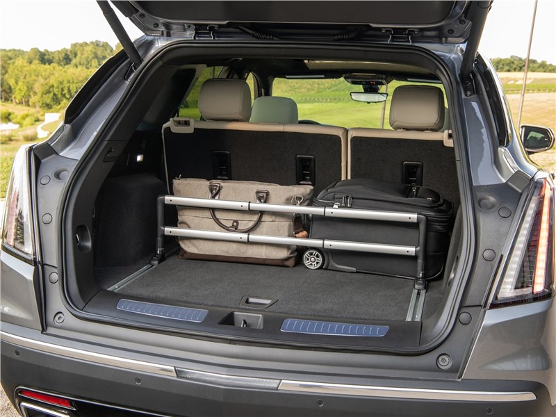 Cadillac XT5 2020 багажное отделение