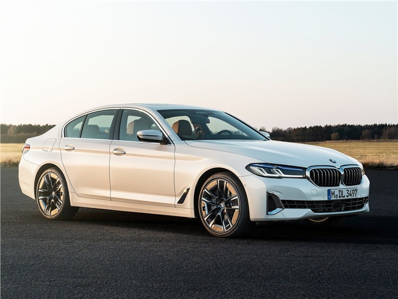 BMW 5-Series 2021 вид спереди