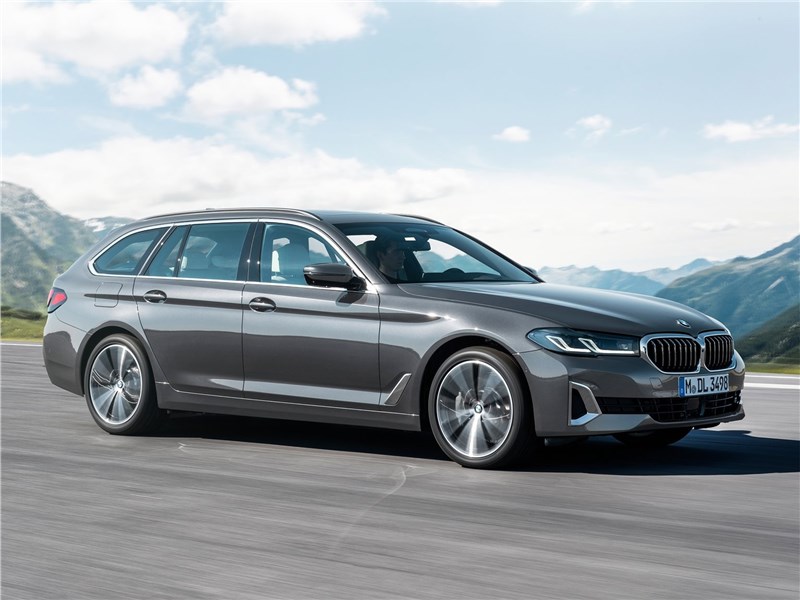 BMW 5-Series Touring 2021 вид спереди