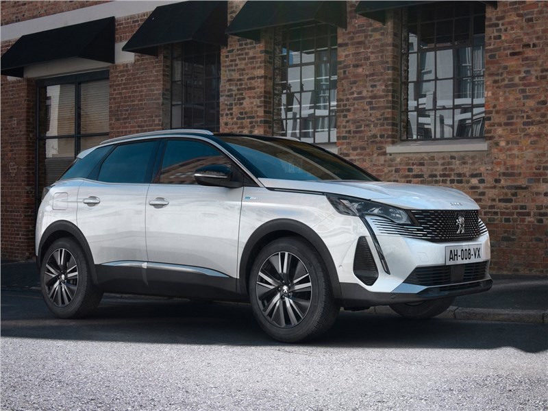 Peugeot 3008 (2021) вид спереди