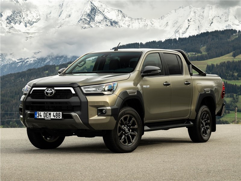 Toyota Hilux (2021) вид спереди