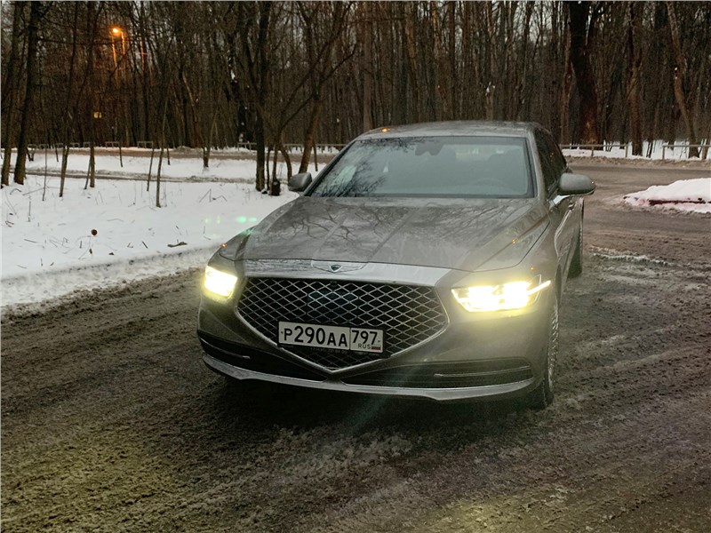 Genesis G90 L (2020) вид спереди