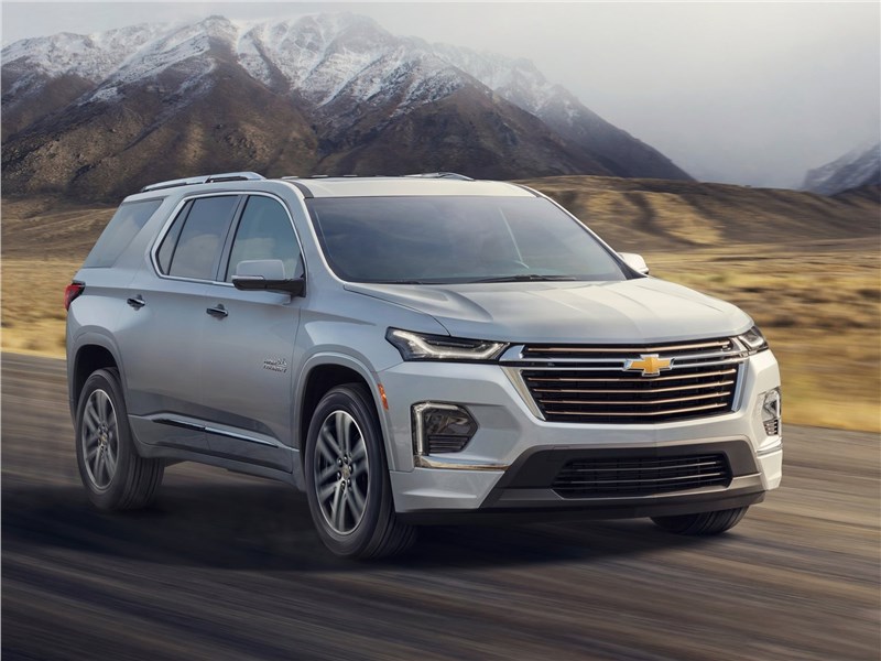 Chevrolet Traverse (2021) вид спереди