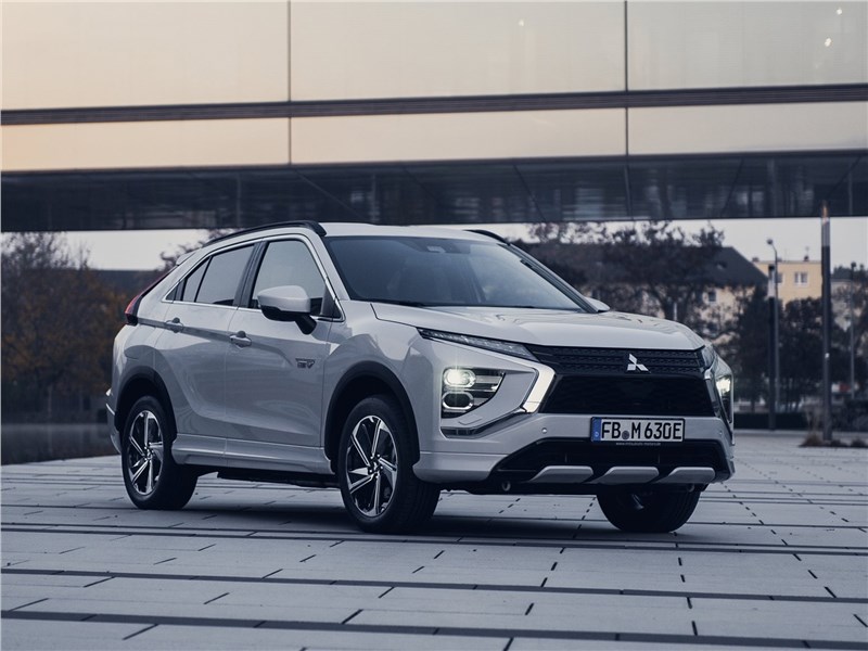 Mitsubishi Eclipse Cross (2022) вид спереди