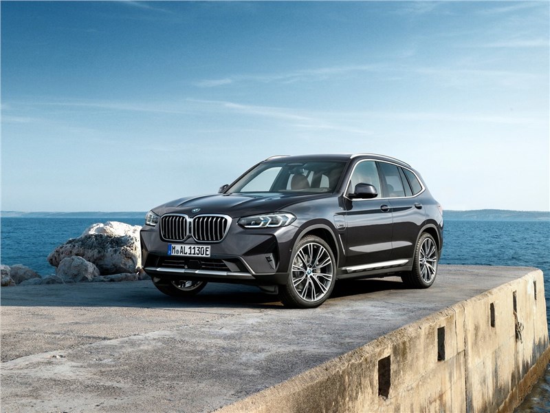 BMW X3 (2022) вид спереди