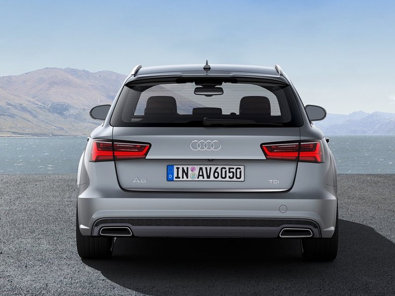 Audi A6 Avant 2015 вид сзади